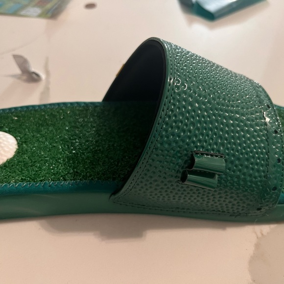 Newest edition Reef 19th hole golf slides - Picture 4 of 4